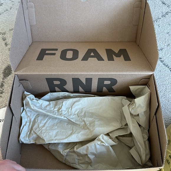 adidas Yeezy Foam RNNR - Picture 10 of 10
